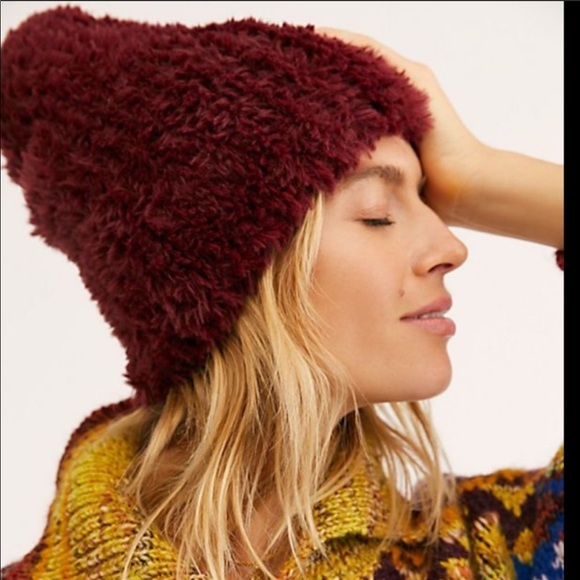 NWT Free People Head in the Clouds Berry Beanie - Picture 3 of 5